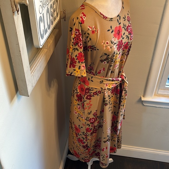 Lularoe Marly Floral Print Short Sleeve Tie Waist Midi Dress Tan Red Cream NWT - Picture 3 of 12